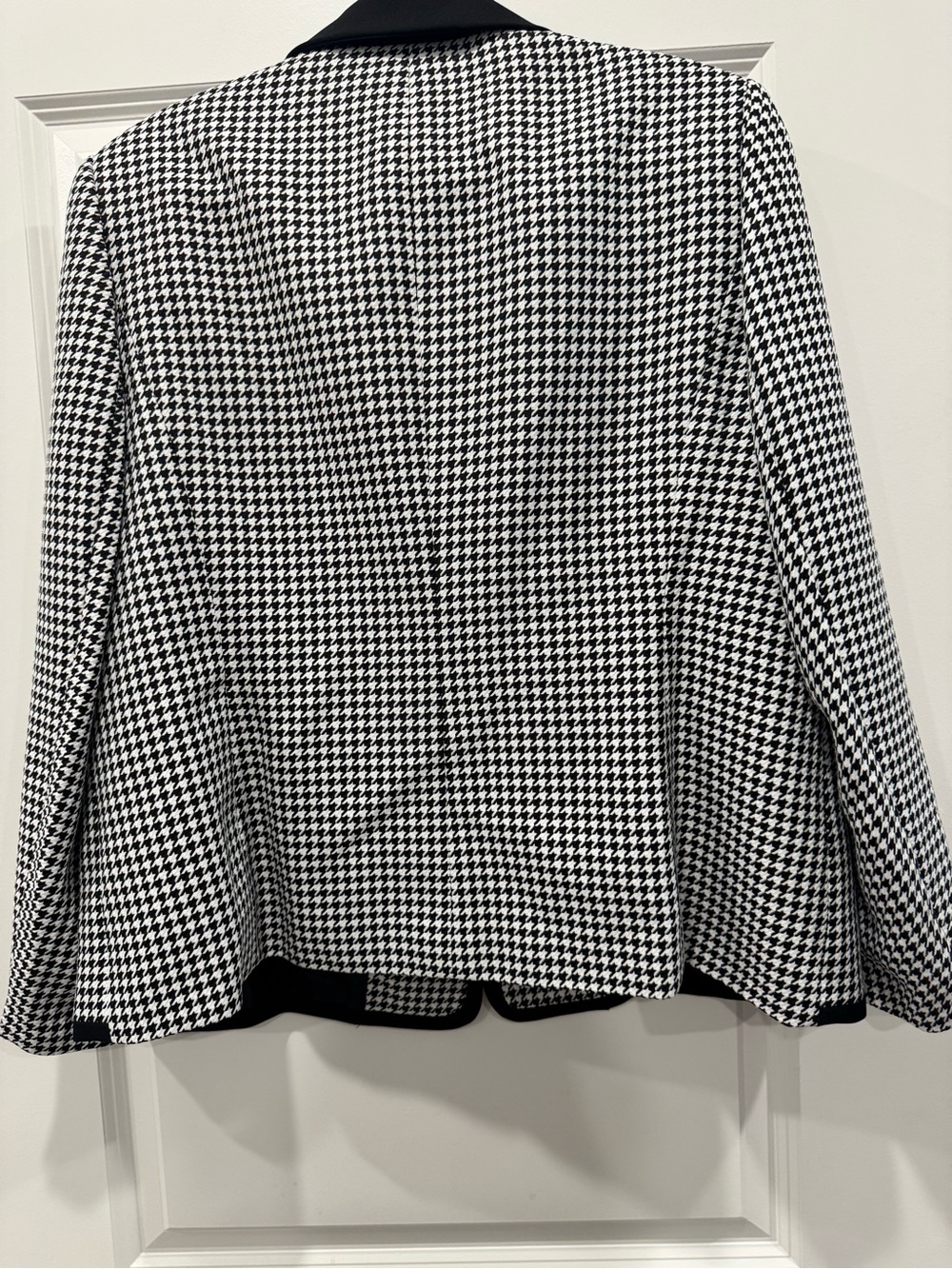 Kasper Black & White Houndstooth Trim Blazer - Picture 9 of 9